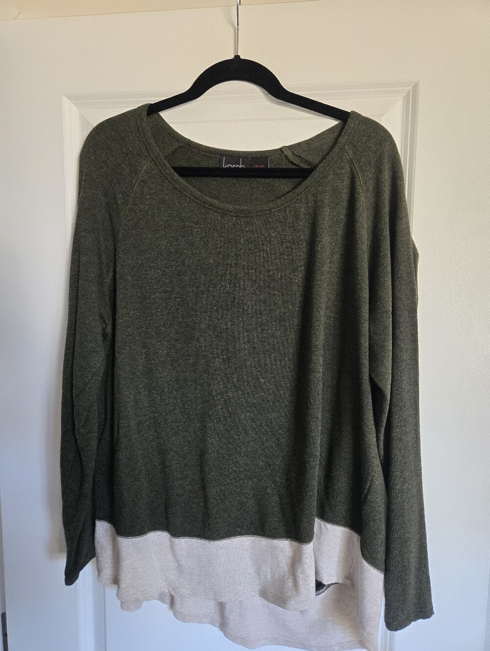 Kersh olive green and cream colorblock long-sleeve top Size XL